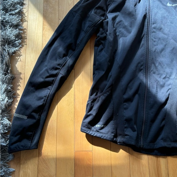 Nike DryFit Light Running Jacket - Picture 2 of 5